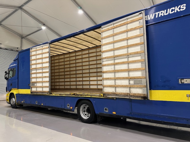 Scania R270 4×2 Sleeper Cab Box Van Manual