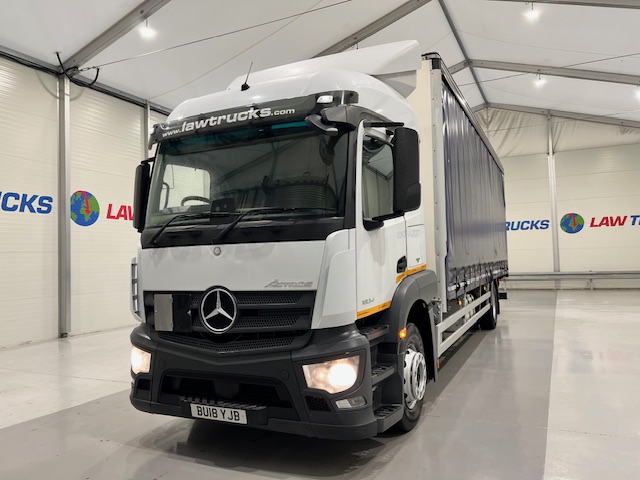 Mercedes Actros 1824 Sleeper Cab Curtainsider