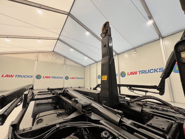 Scania P380 8×4 Day Cab Hookloader Manual