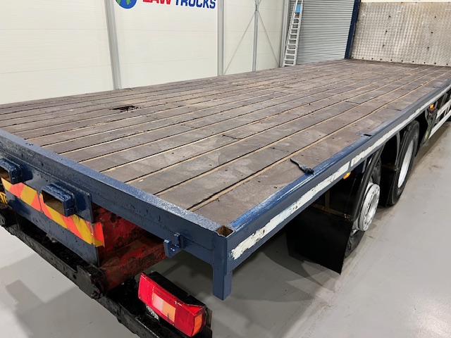 Volvo FM 330 6×2 Rear Lift Sleeper Cab Flatbed