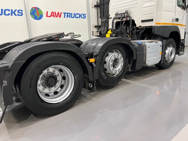 Volvo FM 450 6×2 Midlift Tractor Unit