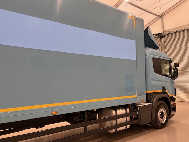Scania P320 6×2 10 Tyre Rear Lift Insulated Box Van