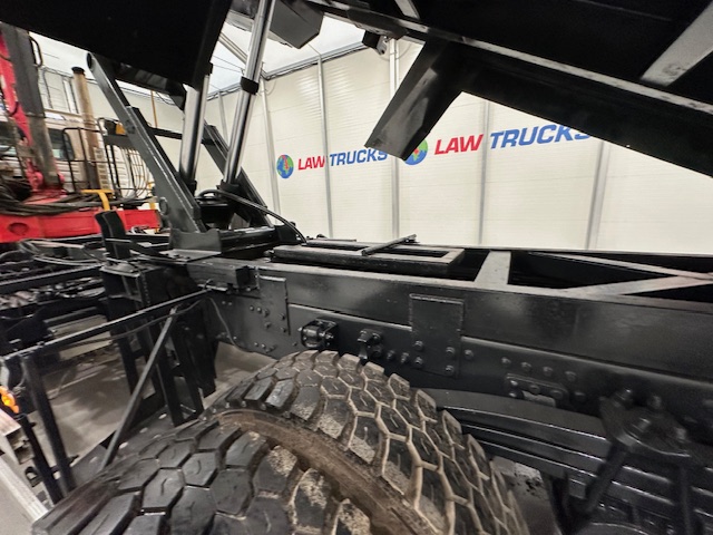 Volvo FM 370 8×4 Steel Tipper Grab