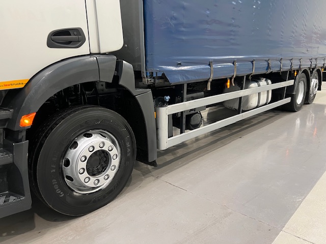 Mercedes Actros 2530 6×2 Day Cab Curtainsider