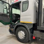 Scania P94 260 10 Tyre Sleeper Cab Flatbed - thumbnail