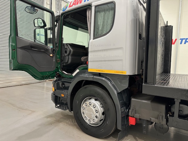 Scania P94 260 10 Tyre Sleeper Cab Flatbed