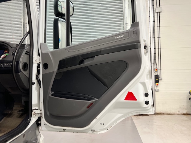 DAF CF 400 4×2 Sleeper Cab Tractor Unit