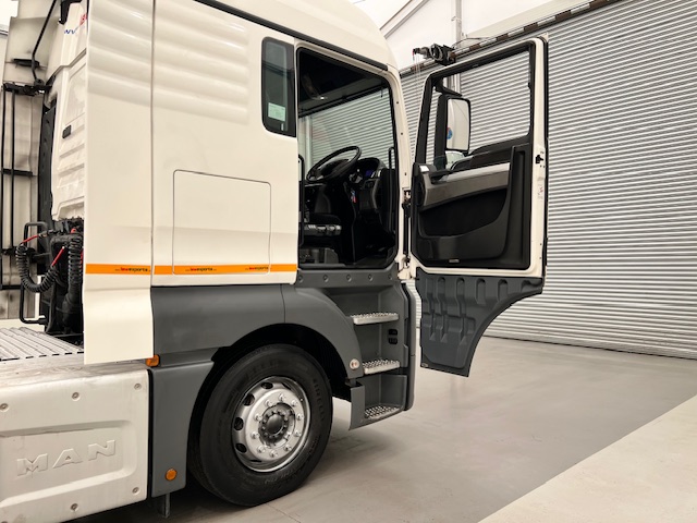 MAN TGX 26.440 6×2 Midlift Tractor Unit