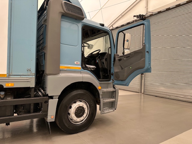 Mercedes Axor 2529 Rear Lift Sleeper Cab Box Van