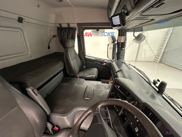 Scania P250 4×2 Sleeper Cab Fridge Box