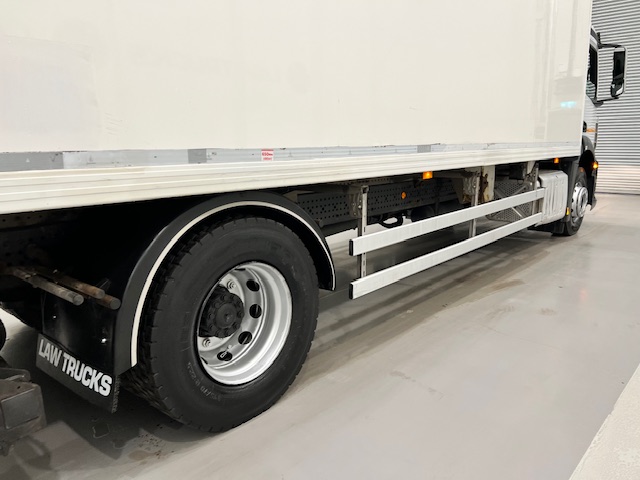 Mercedes Antos 1827 Day Cab Fridge Box