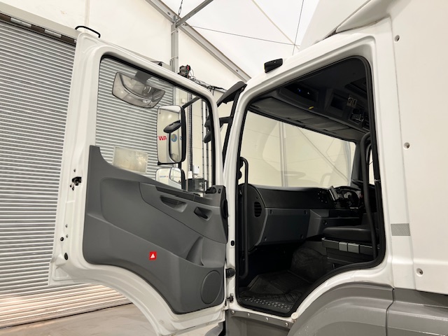 Mercedes Axor 1824 Day Cab Fridge Box Van