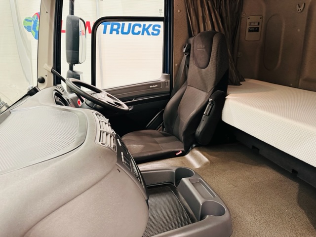 DAF CF 250 4×2 Sleeper Cab Curtainsider