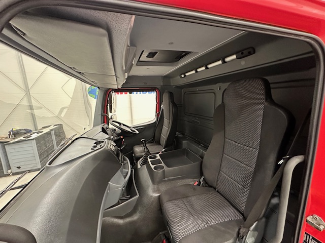 Mercedes Axor 2529 6×2 Rear Lift Day Cab Box Van