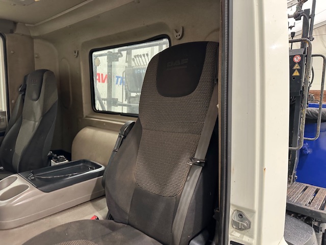 DAF CF75 310 6×4 Steel Tipper Grab Manual