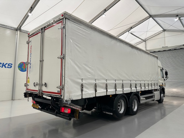 DAF CF 330 6×2 10 Tyre Sleeper Cab Curtainsider