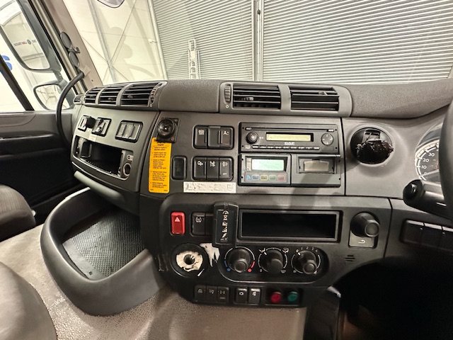 DAF CF 290 6×2 Rear Steer Fridge Box