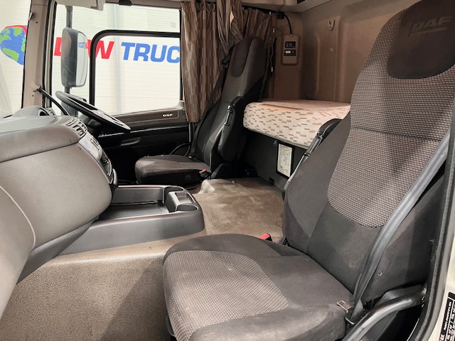 DAF CF 250 Sleeper Cab Curtainsider
