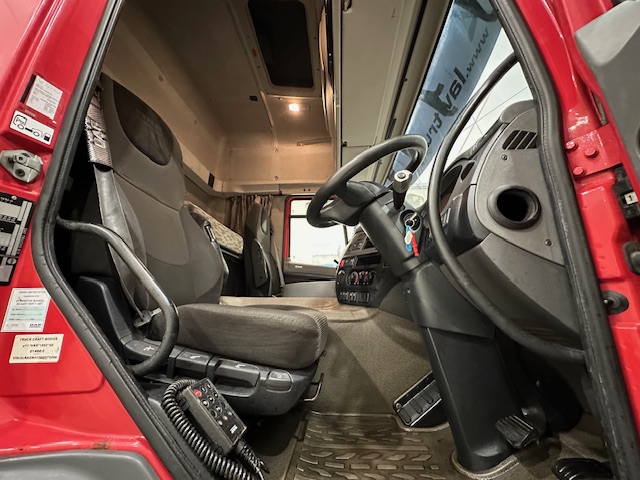 DAF CF 290 6×2 Rear Lift Sleeper Cab Curtainsider