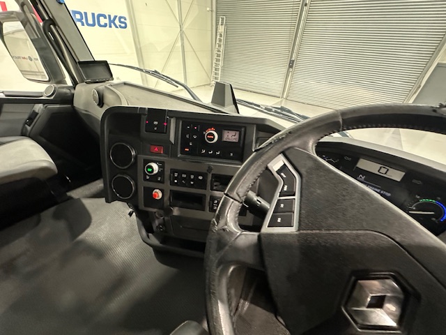 Renault T460 6×2 Midlift Tractor Unit