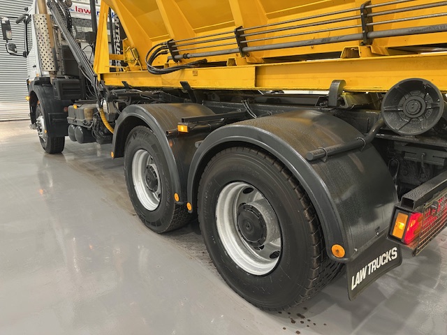 Mercedes Axor 2628 6×4 Day Cab Hookloader Gritter