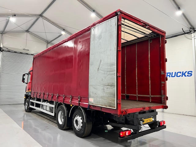 Mercedes Actros 2533 6×2 Sleeper Cab Curtainsider