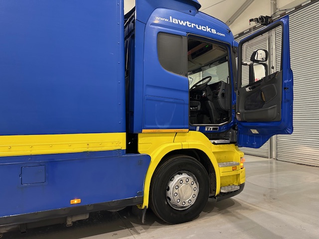 Scania R270 4×2 Sleeper Cab Box Van Manual