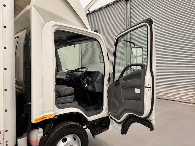 Isuzu N75.190 Day Cab Box Van