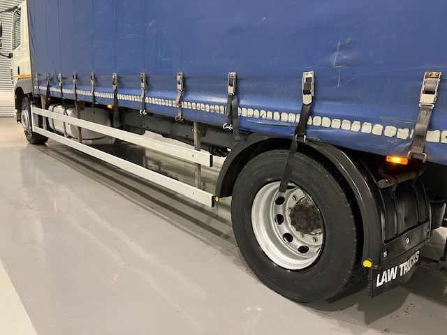 DAF CF 250 4×2 Sleeper Cab Curtainsider
