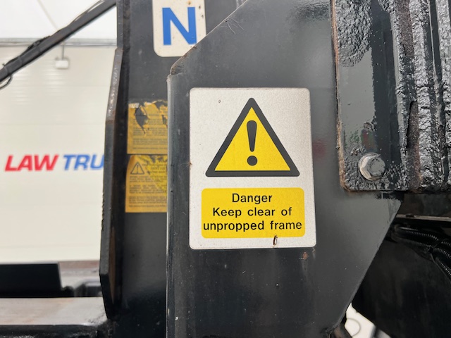 Scania P410 8×4 Day Cab Hookloader Manual