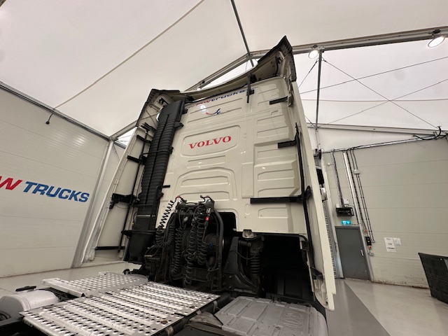 Volvo FH 500 6×2 Midlift Tractor Unit