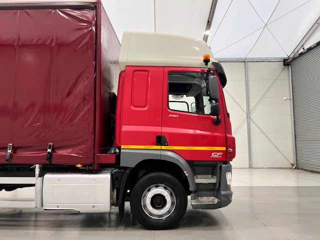 DAF CF 290 6×2 Rear Lift Sleeper Cab Curtainsider