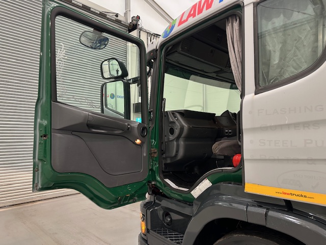 Scania P94 260 10 Tyre Sleeper Cab Flatbed