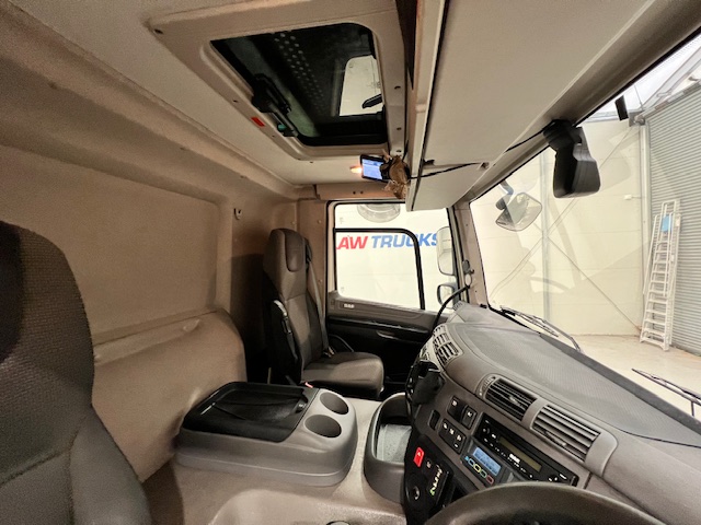 DAF CF 290 6×2 Rear Steer Fridge Box