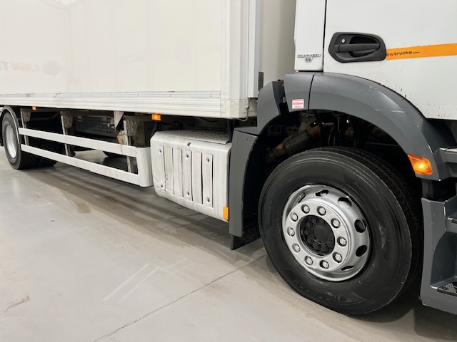 Mercedes Antos 1827 Day Cab Fridge Box