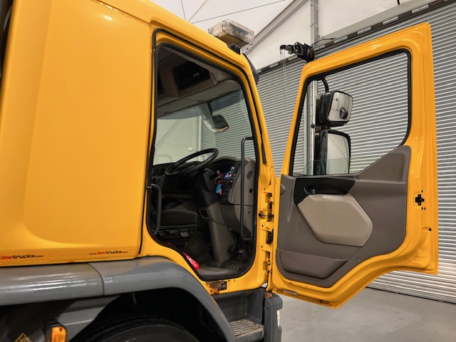 DAF LF 250 4×2 Sleeper Cab Gritter