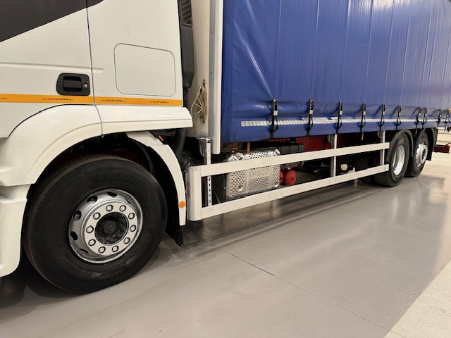 Iveco Stralis 360 6×2 Rear Steer Curtainsider