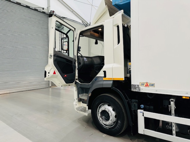DAF CF 290 6×2 Rear Steer Fridge Box