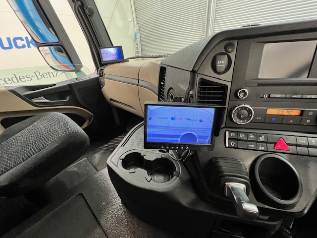 Mercedes Actros 2530 Rear Lift Sleeper Cab Curtainsider