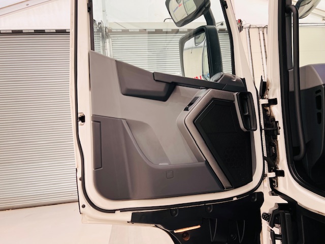 Renault T460 6×2 Midlift Tractor Unit