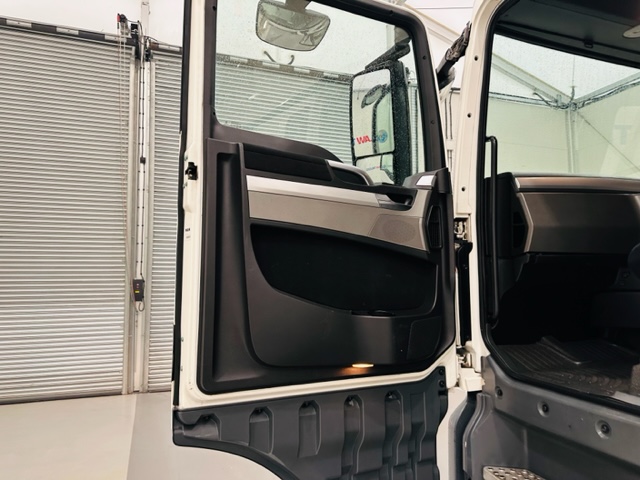 MAN TGX 26.440 6×2 Midlift Tractor Unit