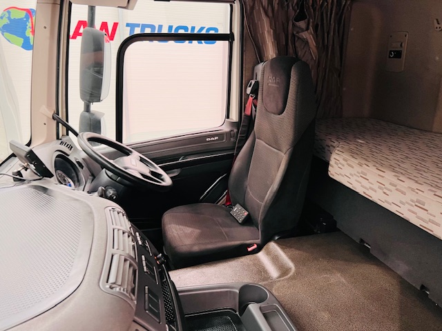 DAF CF 220 4×2 Sleeper Cab Curtainsider