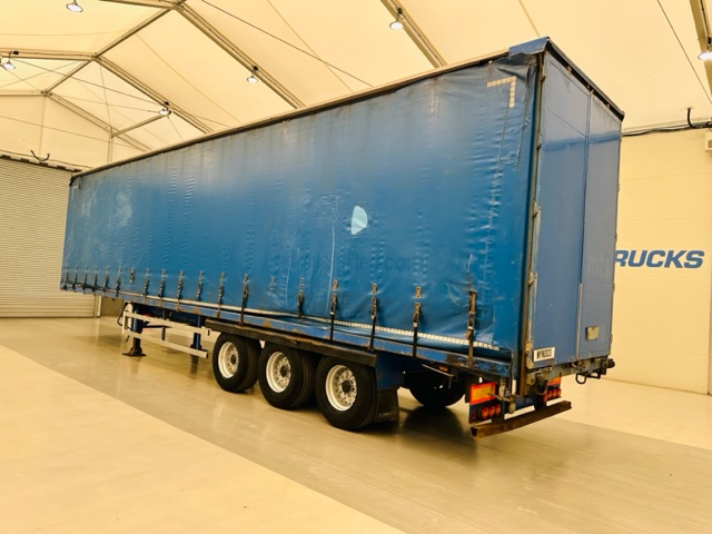 SDC Tri Axle Curtainsider Trailer