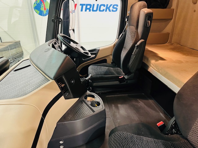 Mercedes Actros 1830 Sleeper Curtainsider Box Van