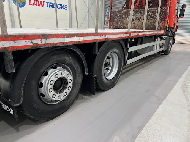 Scania P280 6×2 Rear Lift Flatbed with Crane