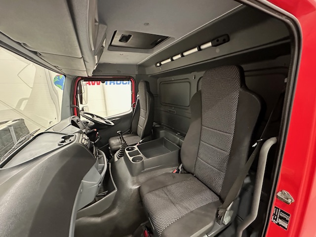 Mercedes Axor 2529 6×2 Rear Lift Day Cab Box Van