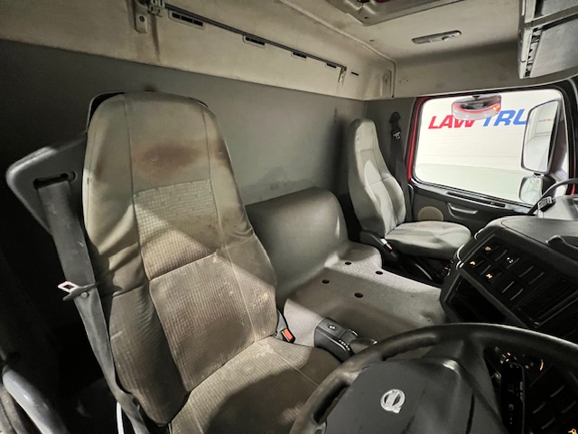Volvo FM12 340 8×4 Day Cab Chassis Cab