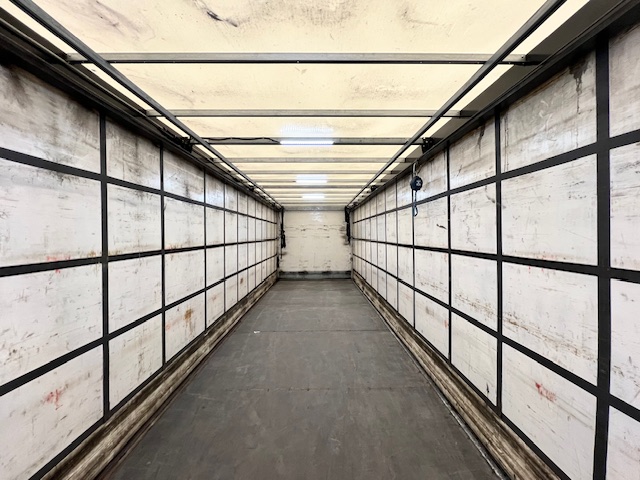 Mercedes Actros 1824 Day Cab Curtainsider