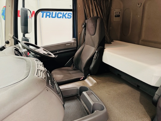 DAF CF 250 4×2 Sleeper Cab Curtainsider