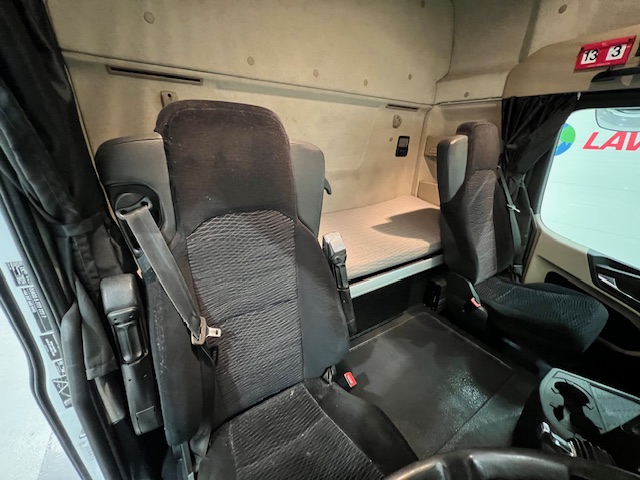 Mercedes Actros 1824 4×2 Sleeper Cab Curtainsider